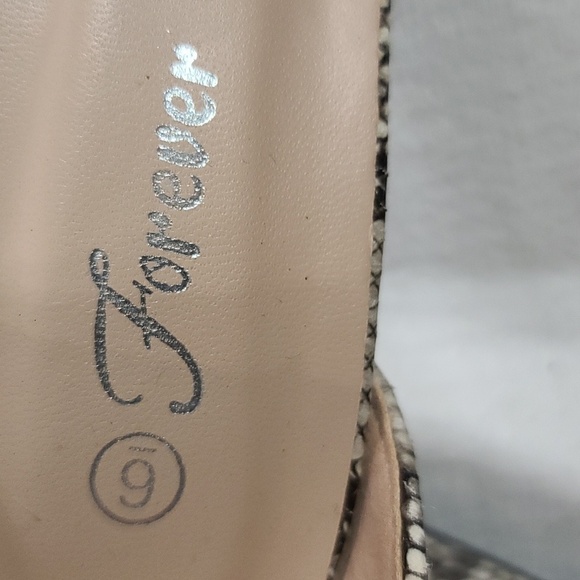 Forever Womens Ankle Strap Heels Faux Snakeskin  Black Tan Size 6 EUC - Picture 2 of 13